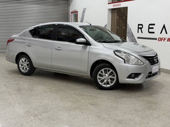 NISSAN VERSA 1.6 16V FLEX SV 4P XTRONIC NISSAN VERSA 1.6 16V FLEX SV 4P XTRONIC